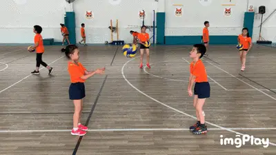 2003年的NBA选秀大会前，安东尼对詹姆斯说：“其实你已经21岁了对吗？咱俩之间，你更像21岁。”詹姆斯回应：“我18岁！”